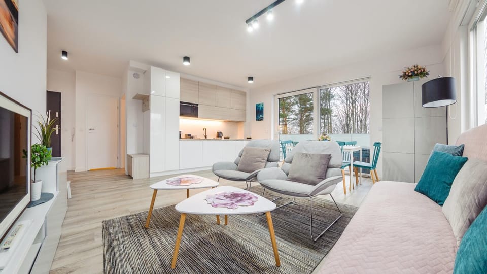 TV and multimedia, Kitchen or kitchenette, Living room, Seating area, Dining area