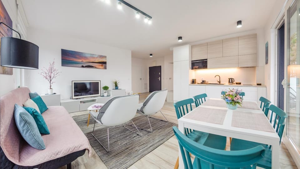 TV and multimedia, Kitchen or kitchenette, Living room, Seating area, Dining area
