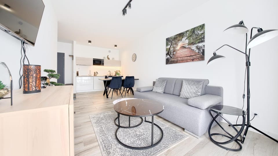 TV and multimedia, Kitchen or kitchenette, Living room, Seating area, Dining area