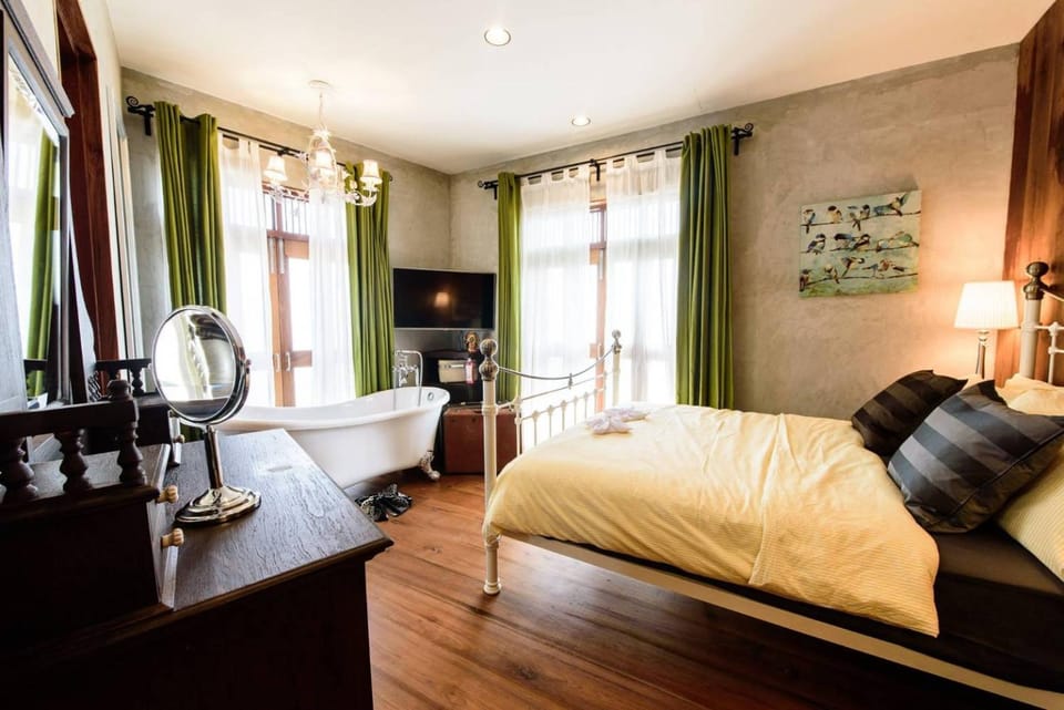 Bedroom, Bath