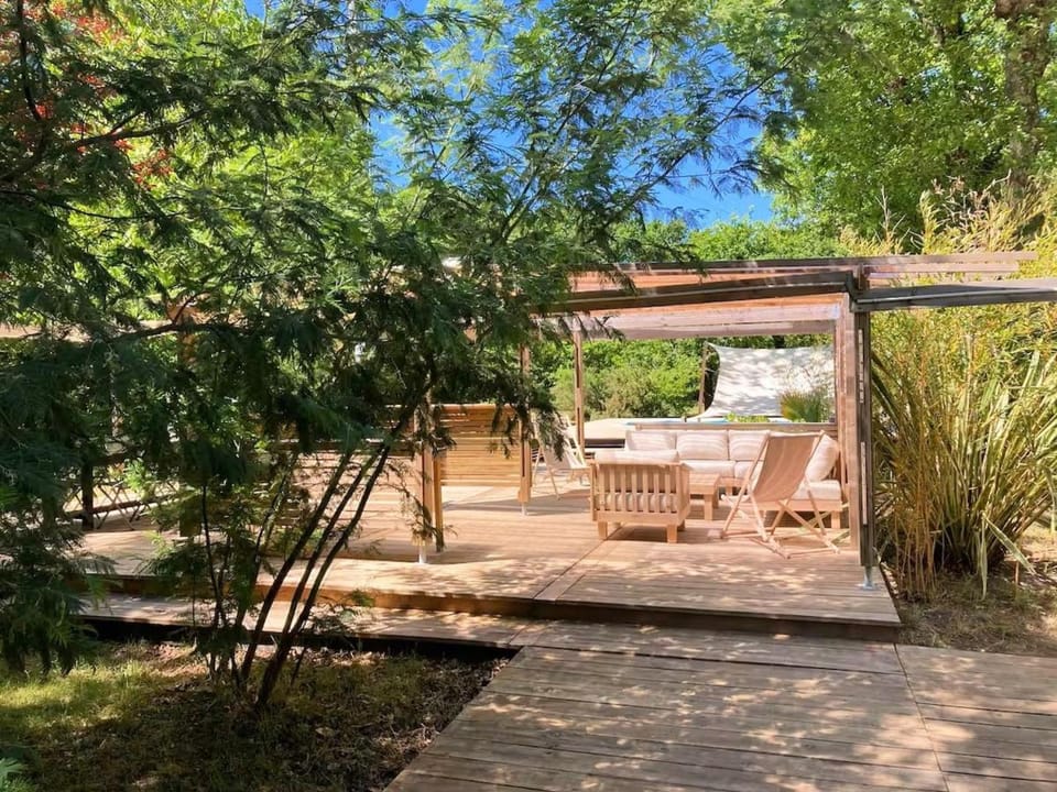 Patio, Garden, Dining area, Garden view