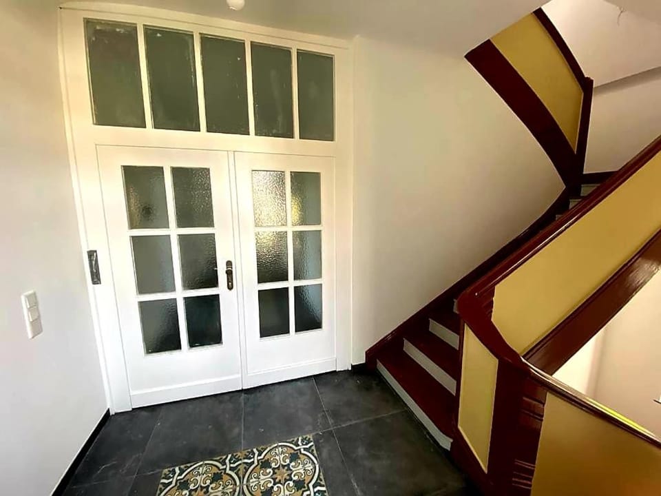 Get-your-flat Traumhafte Altbau-Wohnung in Denkmal-Villa 3 Zr Kü Bad 2 Schlafzr 125 m2 Haustier auf Anfrage - ruhig & naturnah Apartment in North Rhine-Westphalia