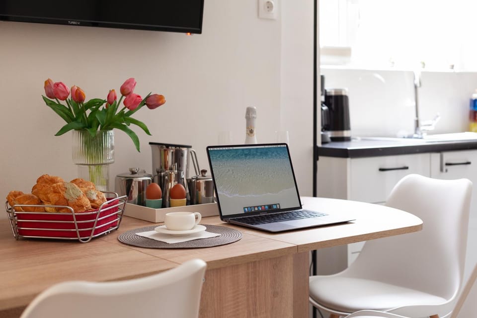 TV and multimedia, Kitchen or kitchenette, Dining area
