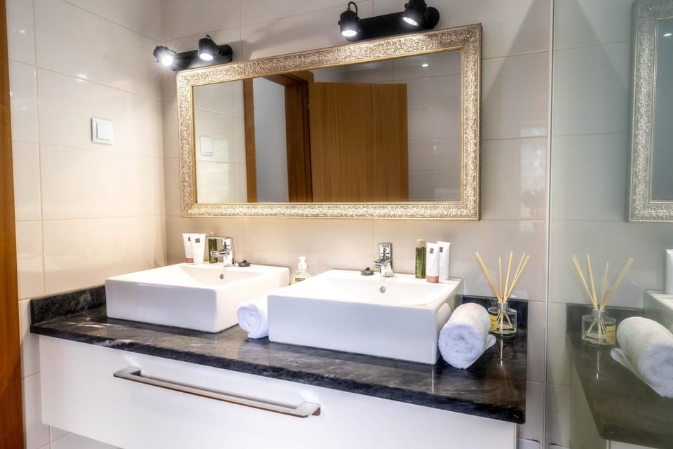 Bathroom, towels