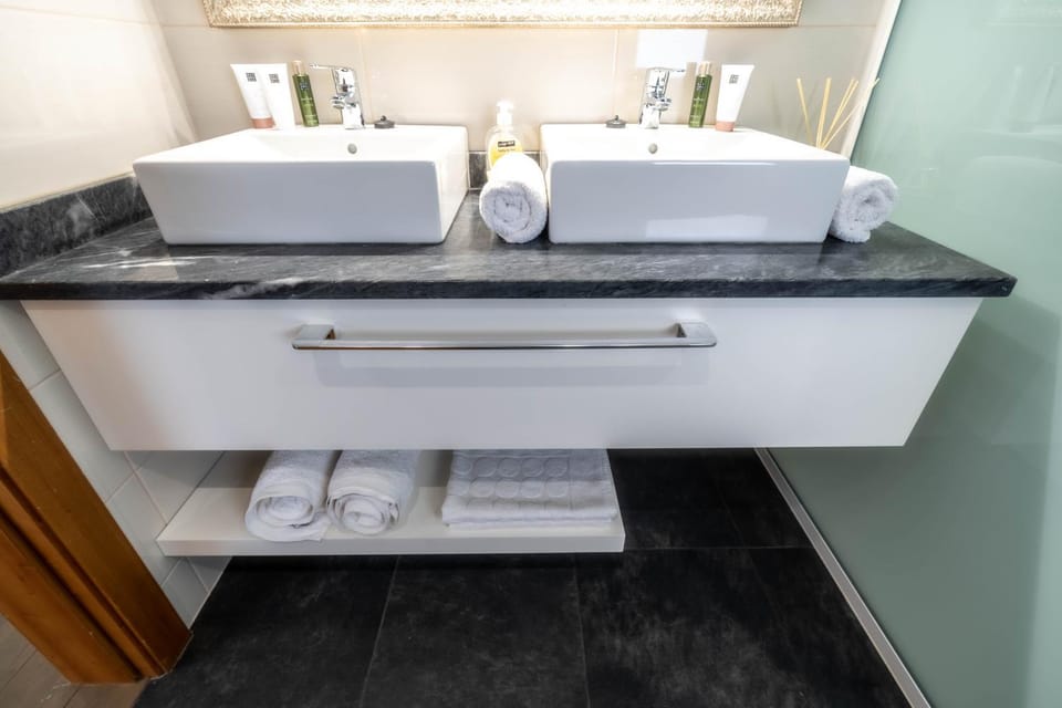 Bathroom, towels
