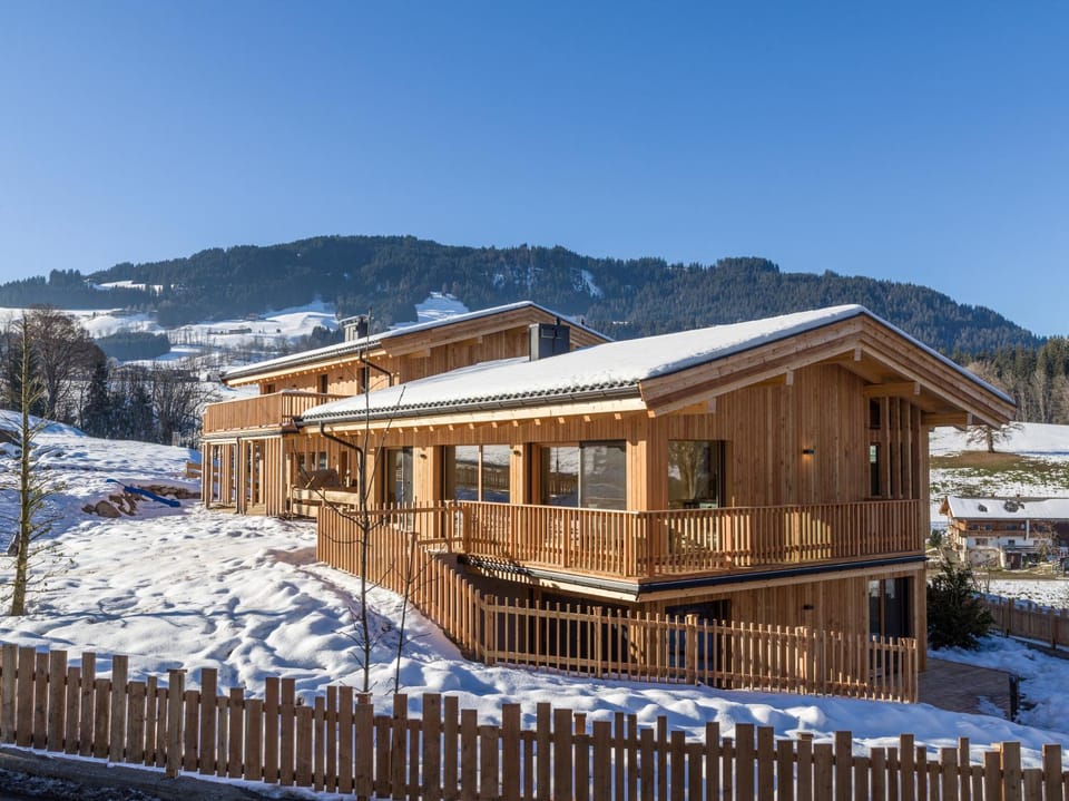 Property building, Winter, Garden