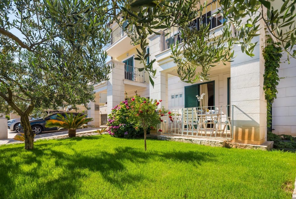 Patio, Facade/entrance, Garden