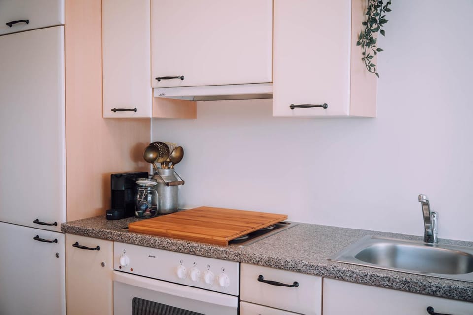 Coffee/tea facilities, Kitchen or kitchenette