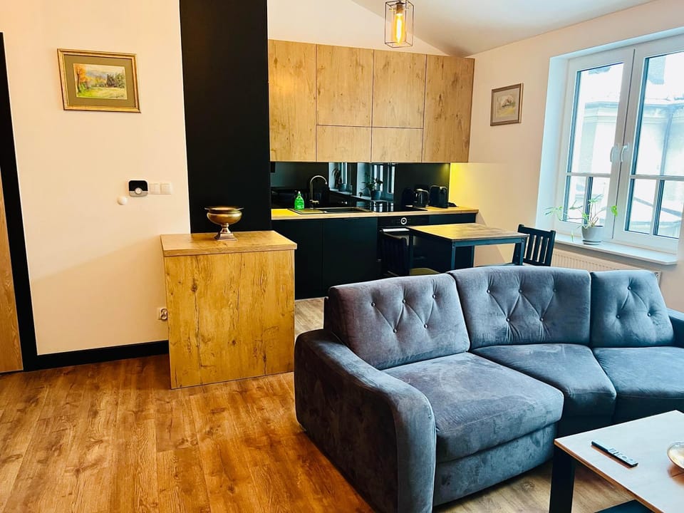 Kitchen or kitchenette, Seating area