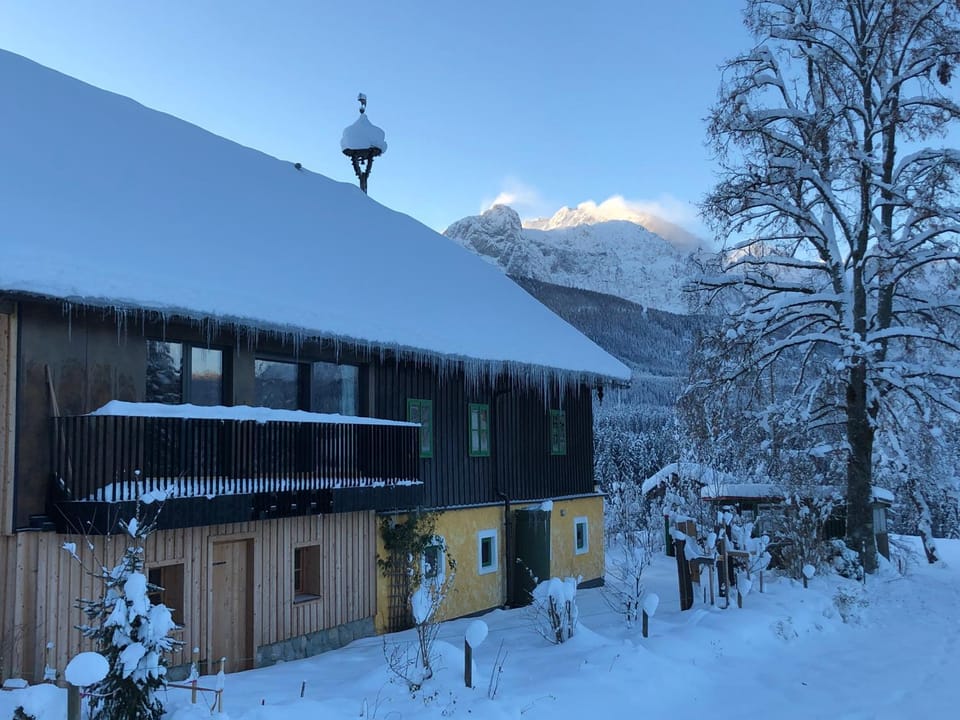 Property building, Day, Natural landscape, Winter, Garden, Balcony/Terrace, Garden view, Mountain view, Sports