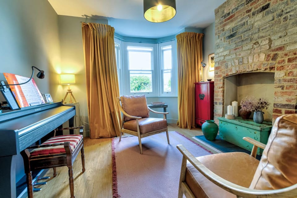 View (from property/room), Living room, Seating area