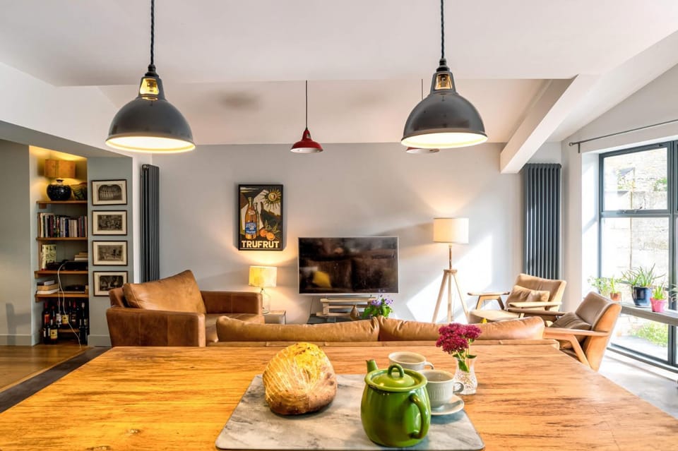 TV and multimedia, Living room, Seating area, kitchen