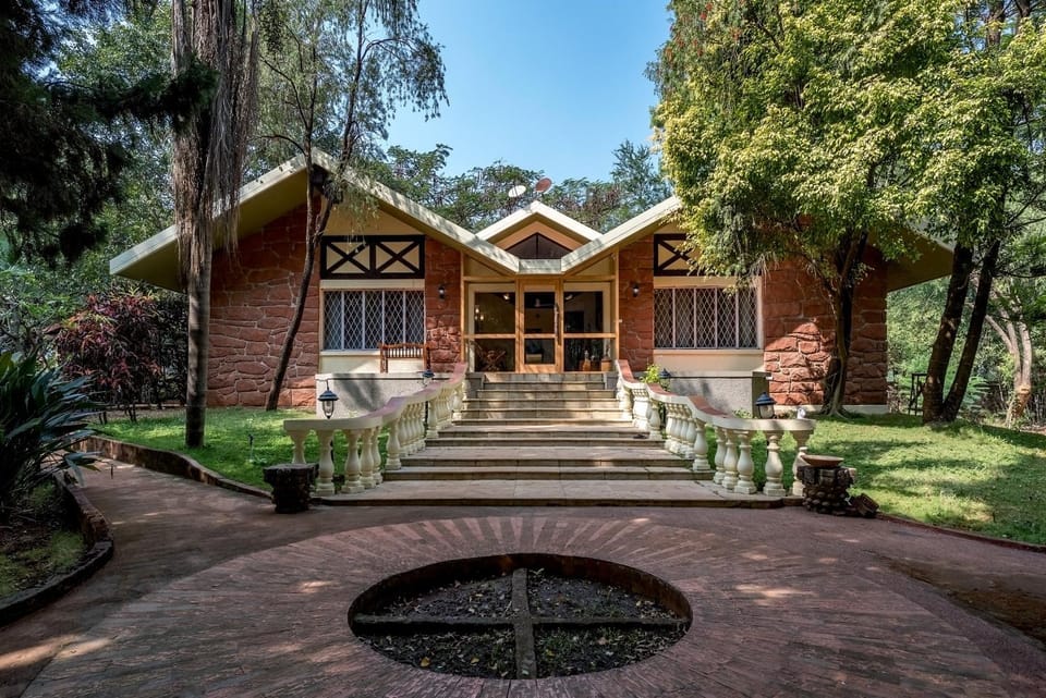 Facade/entrance, Garden