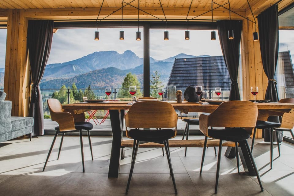 Day, Living room, Seating area, Mountain view