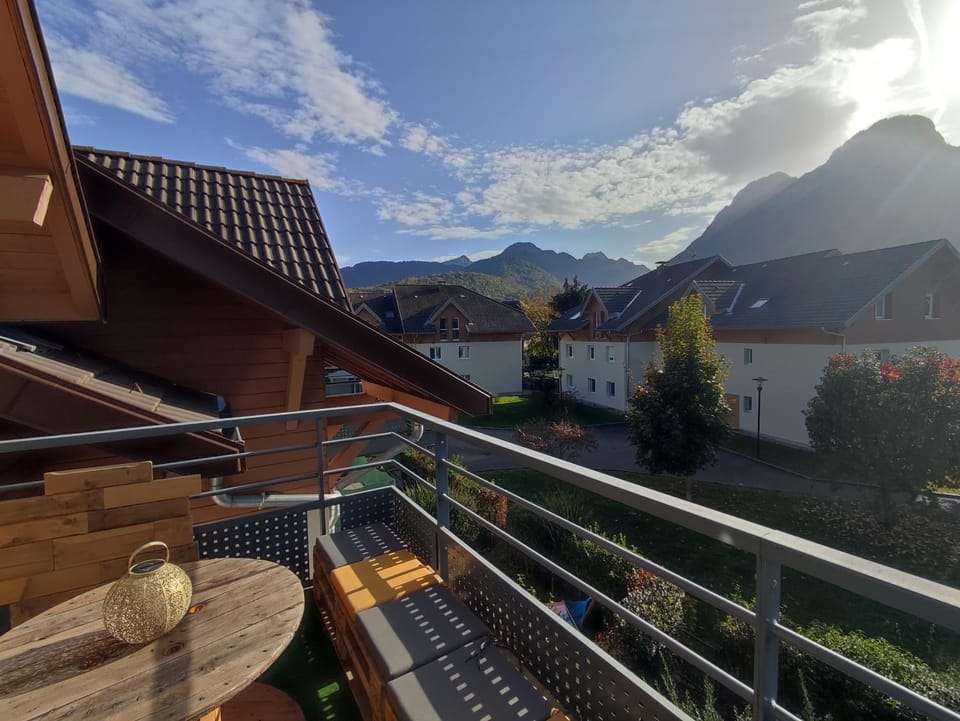 Balcony/Terrace, Mountain view