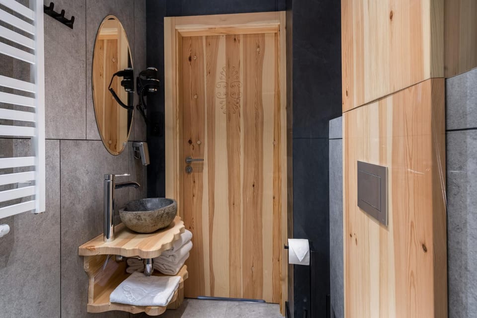 Shower, Toilet, Bathroom, Other, Decorative detail, Decorative detail