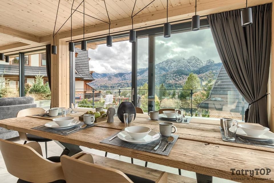 Dining area, Mountain view