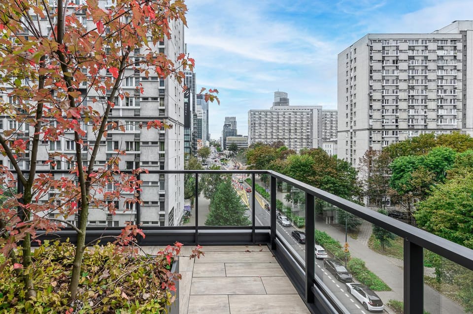 Property building, Spring, Day, Neighbourhood, Natural landscape, Garden, View (from property/room), Balcony/Terrace, City view, Garden view, Street view