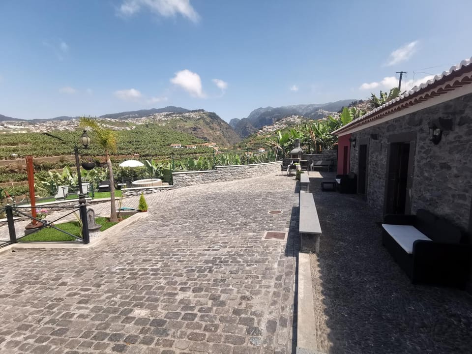 Patio, Parking