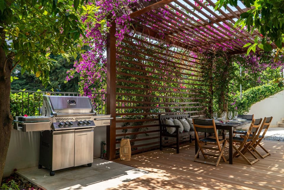 Patio, BBQ facilities, Garden