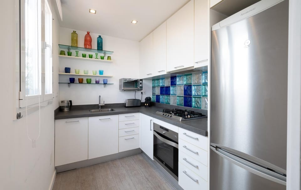 Kitchen or kitchenette, dishwasher, oven, pet friendly, stove