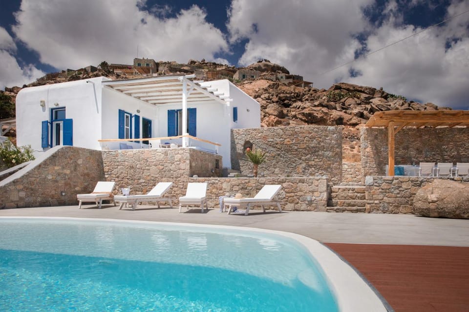 Property building, Patio, Balcony/Terrace, Pool view, Swimming pool