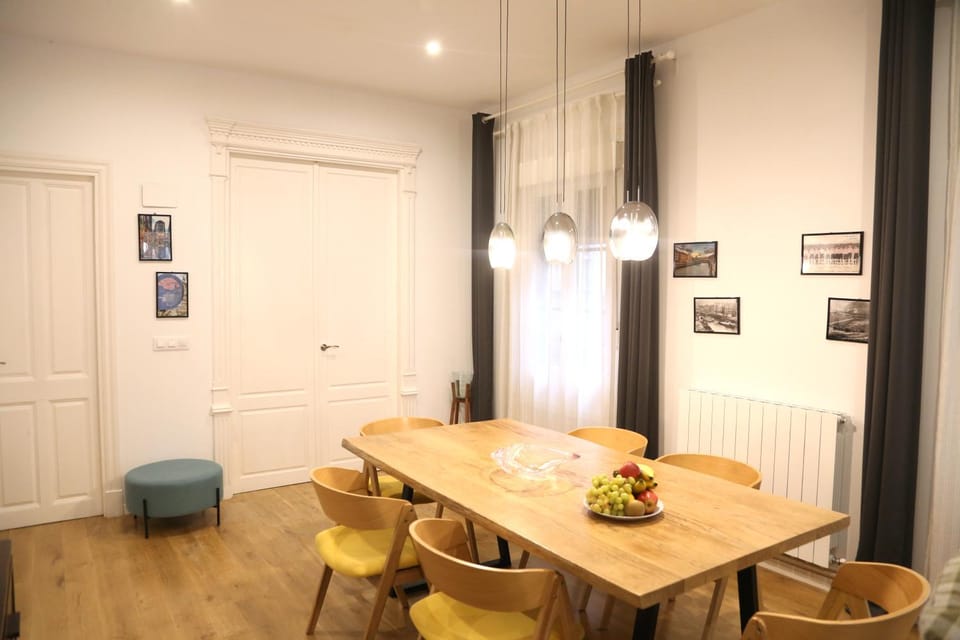 PISO EXCLUSIVO FRENTE AL CASCO VIEJO CON PARKING GRATIs Apartment in Bilbao