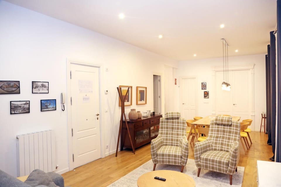 PISO EXCLUSIVO FRENTE AL CASCO VIEJO CON PARKING GRATIs Apartment in Bilbao