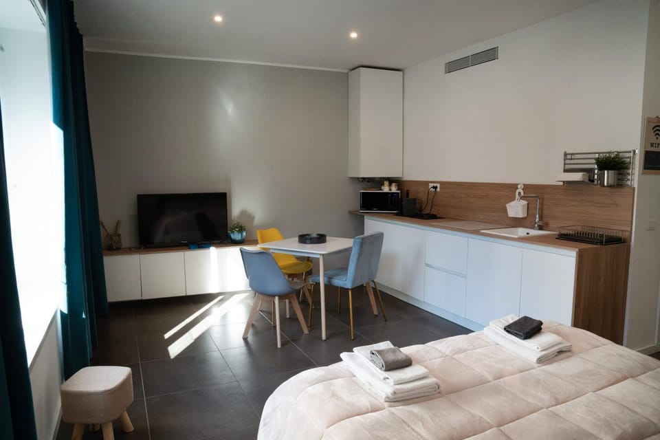 Kitchen or kitchenette, Living room, Dining area