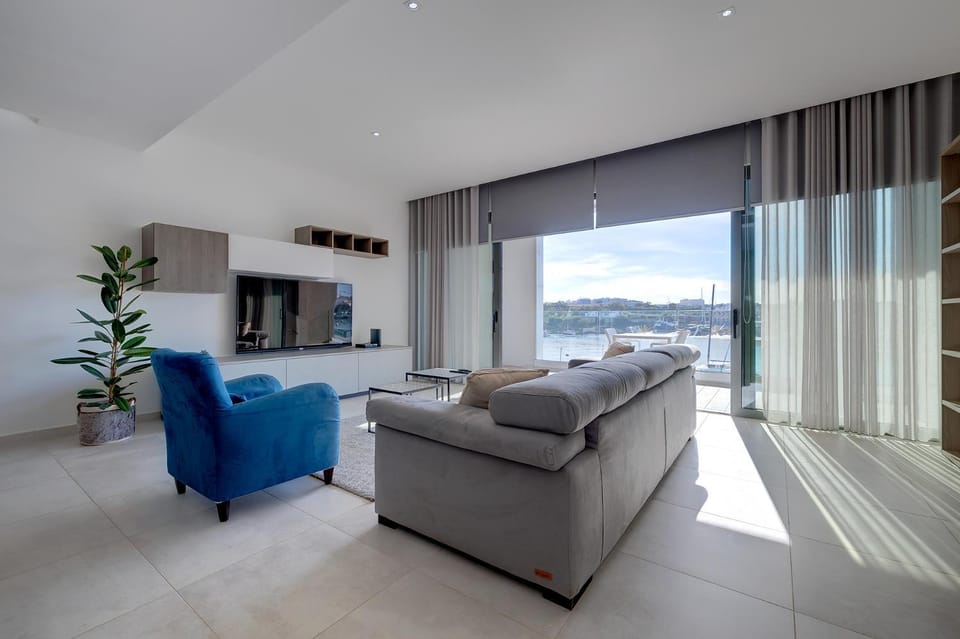 Superlative Apartment with Valletta and Harbour Views Apartment in Sliema