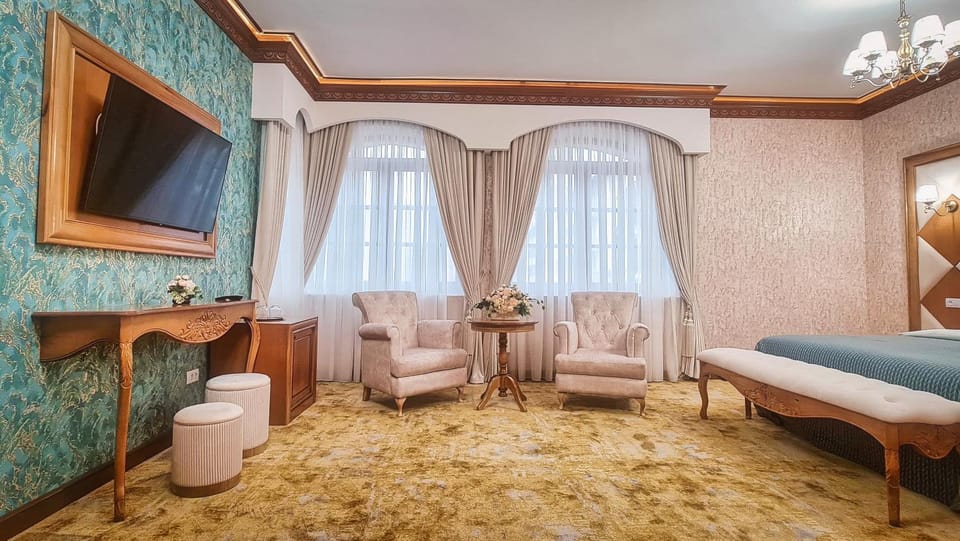 Shower, Bed, Bathroom, TV and multimedia, Photo of the whole room, Parking, heating, locker, safe, towels, air conditioner