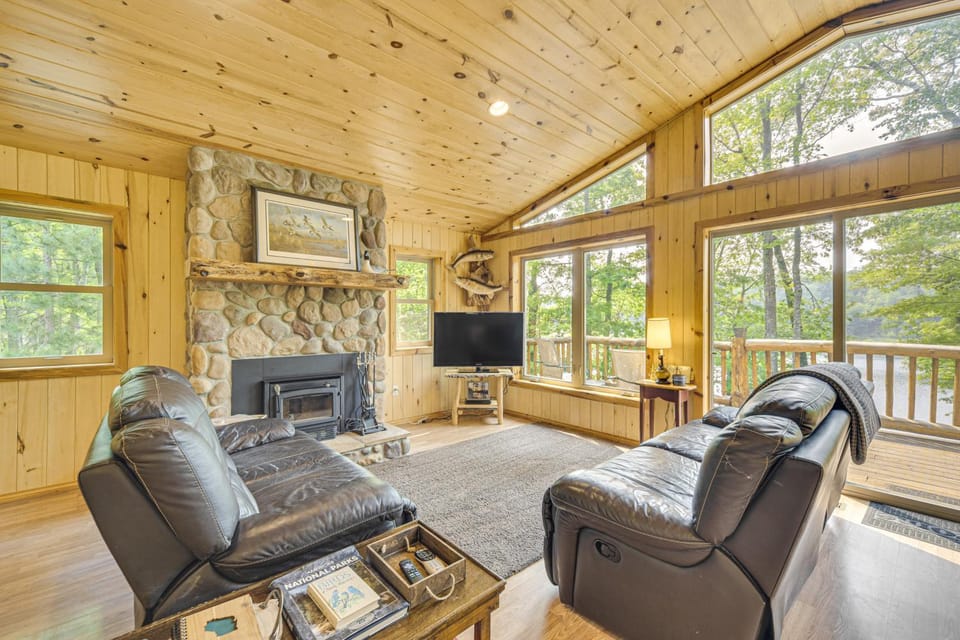 Four-Season Lake Cabin w/ Canoe & Paddle Boat! Cabin in Wisconsin