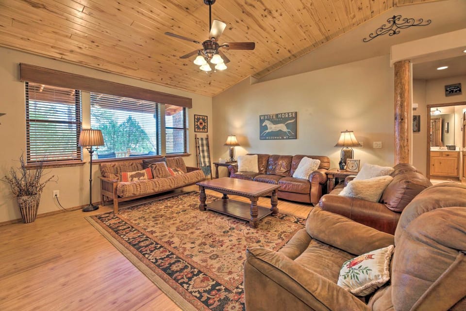 < 4 Mi to Fool Hollow Lake: Cabin w/ Tranquil Deck Cabin in Show Low