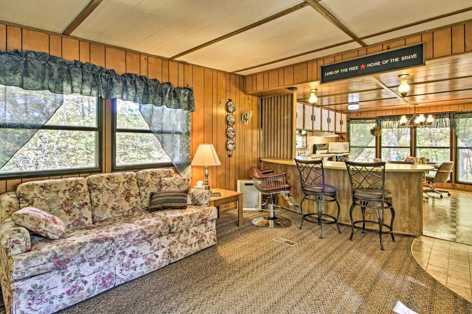 Cozy Retreat w/ Fire Pit < 1 Mi to Mille Lacs Lake House in Mille Lacs Lake