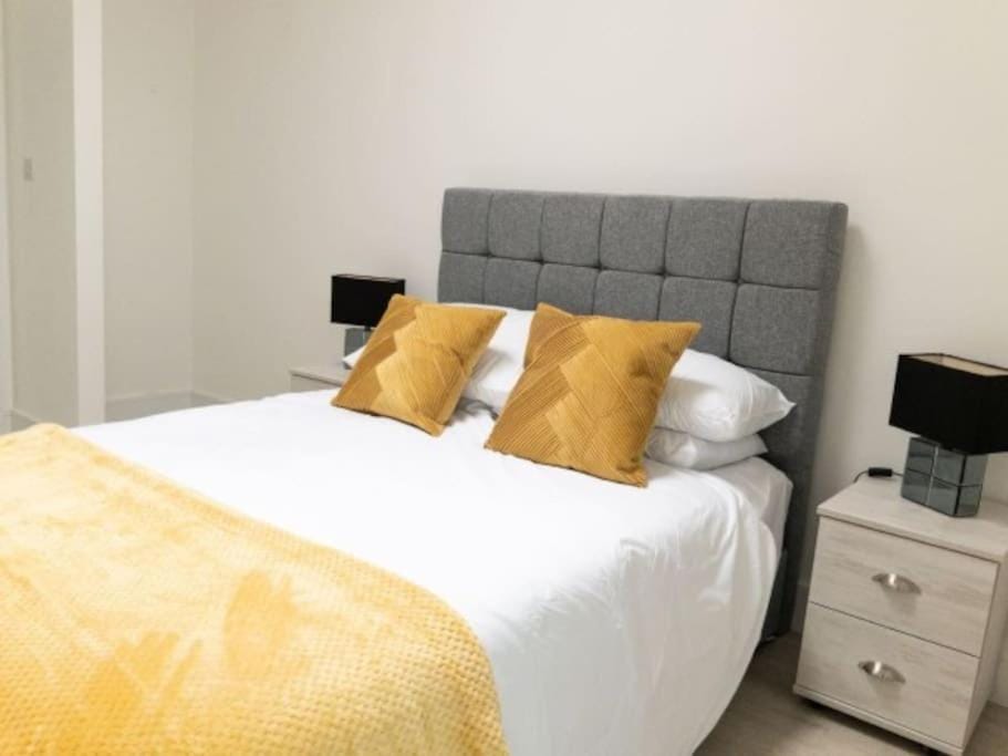 Zenith at Fleet Heights Apartment Three House in England