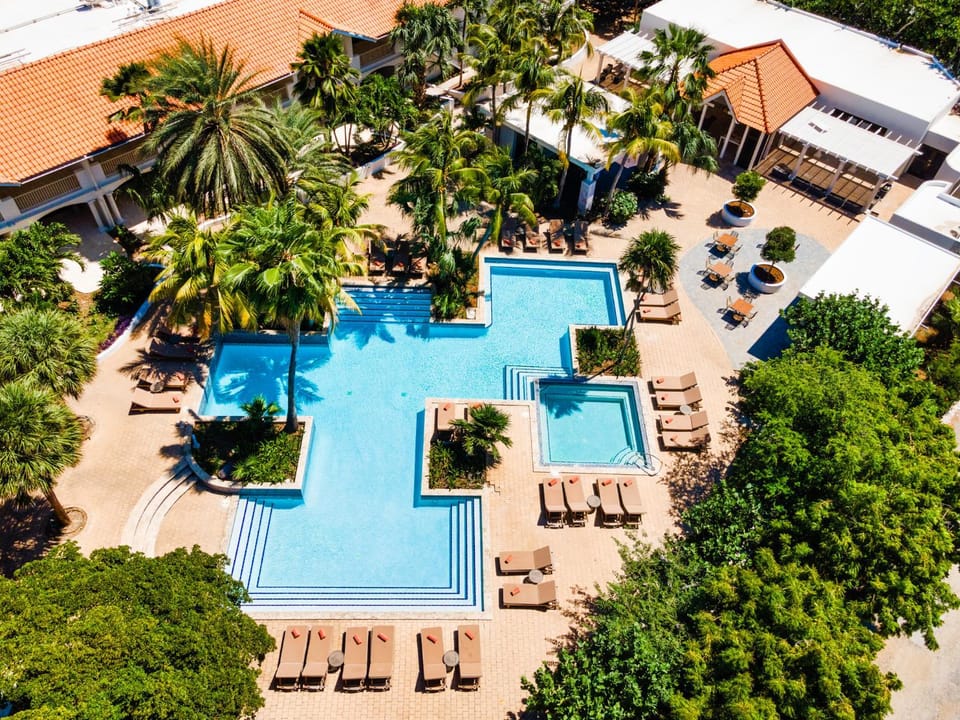 Property building, Bird's eye view, Swimming pool