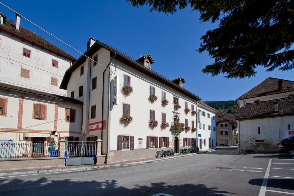 Facade/entrance