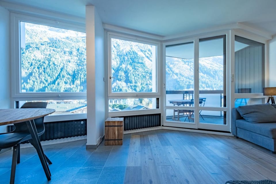 Studio center summer pool Mont-Blanc view Apartment in Chamonix