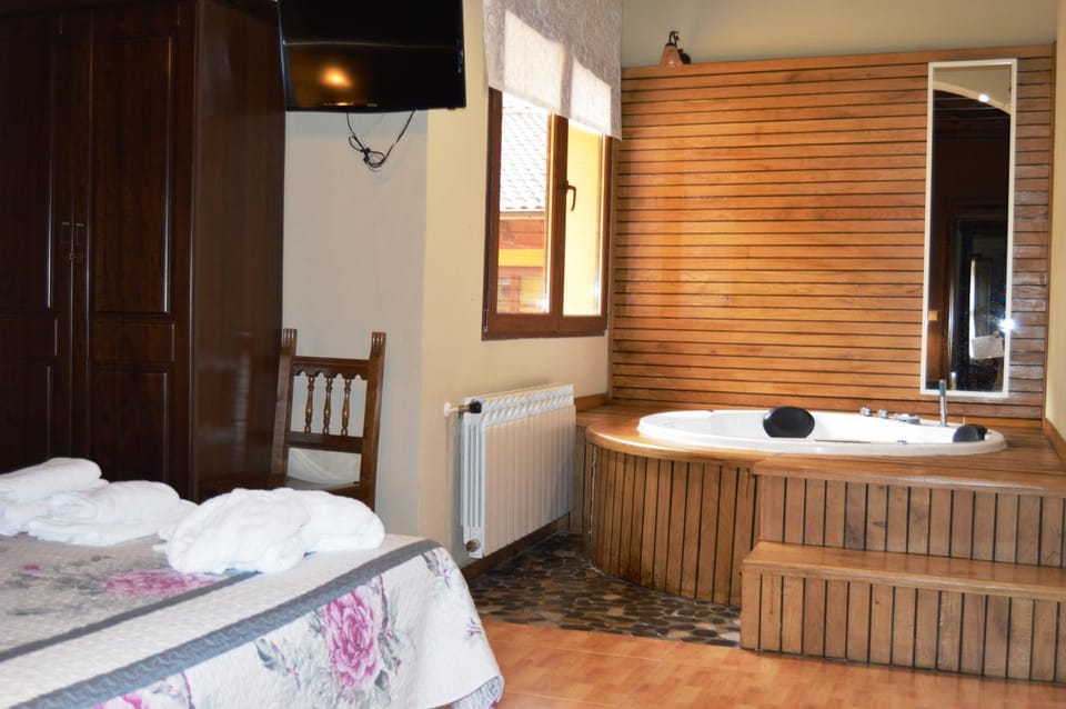 Hot Tub, Bedroom