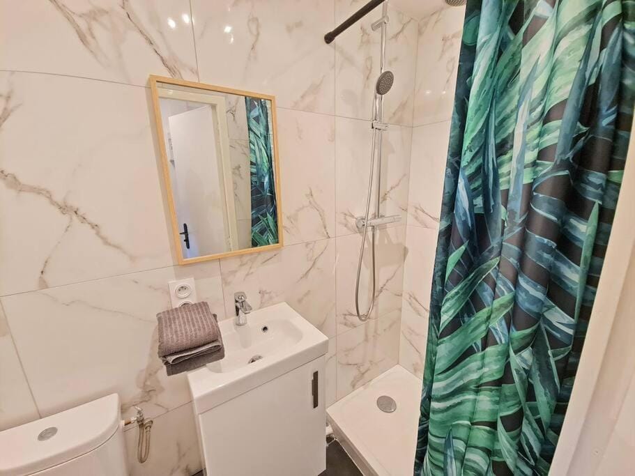 GregBnb - T2 Design 38m2 - Toulon Est - Wifi Fibre - n7 Apartment in Toulon