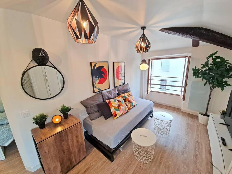 GregBnb - T2 Design 38m2 - Toulon Est - Wifi Fibre - n7 Apartment in Toulon