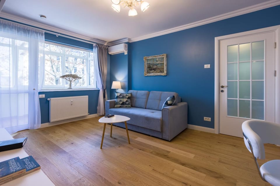 Bed, Balcony/Terrace, Living room, Quiet street view, internet, air conditioner