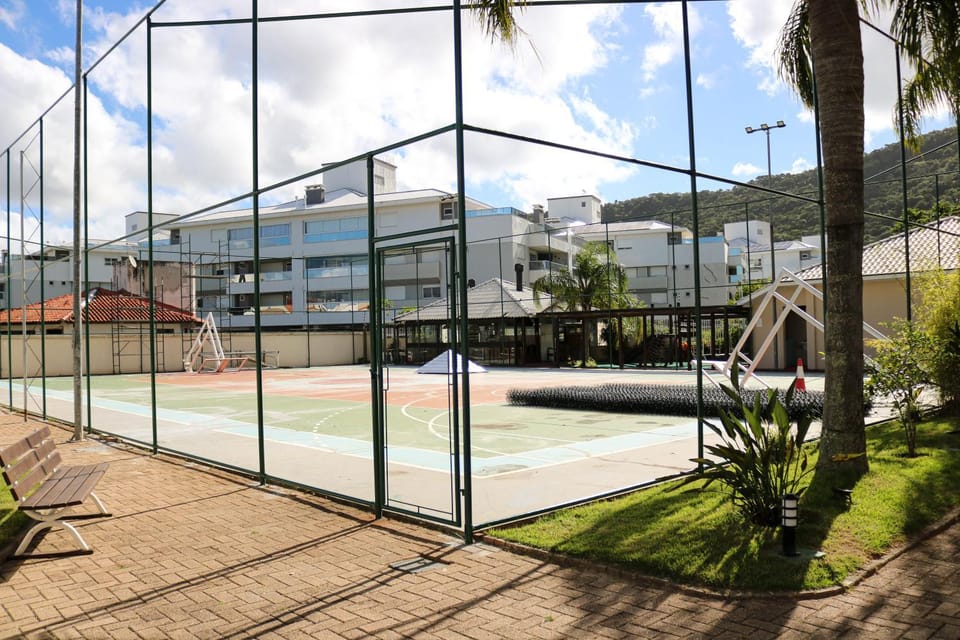 Lindo Ap condomínio Villa Giardino ótima localização . Apartment in Florianopolis