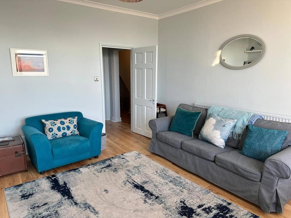 Margate Sunset Retreat - Direct Sea Views Apartment in Margate