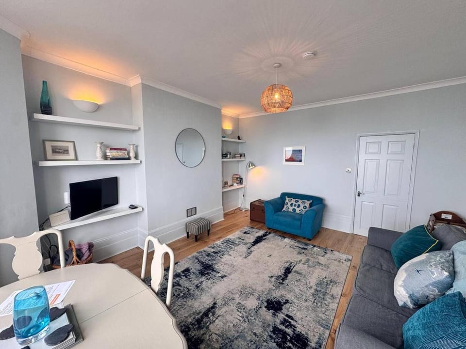 Margate Sunset Retreat - Direct Sea Views Apartment in Margate