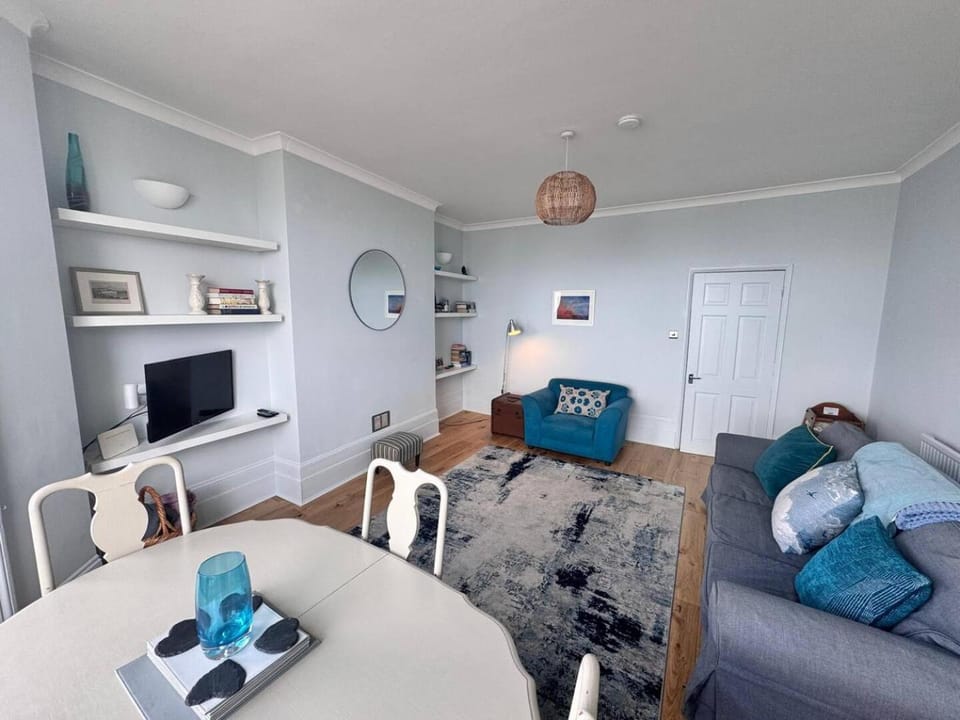 Margate Sunset Retreat - Direct Sea Views Apartment in Margate