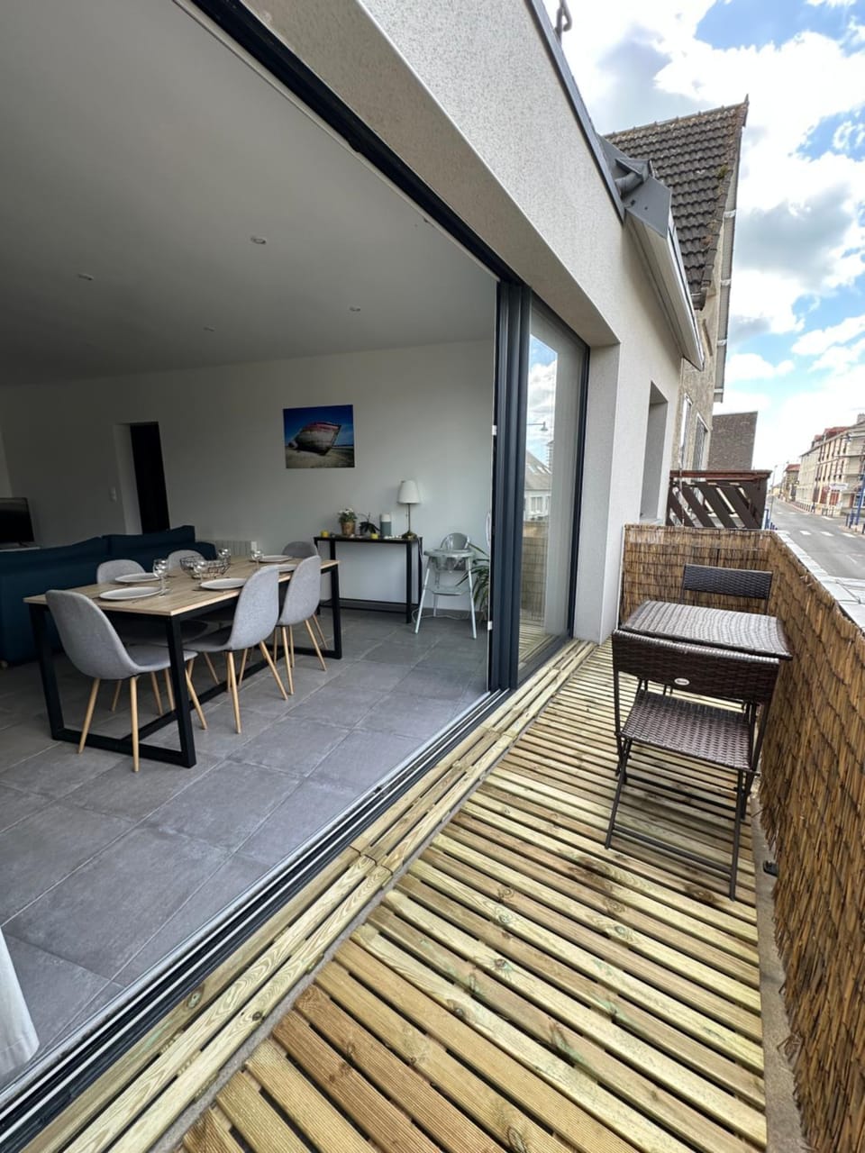 Barneville Plage appart spacieux avec balcon 150m de la mer Apartment in Barneville-Carteret