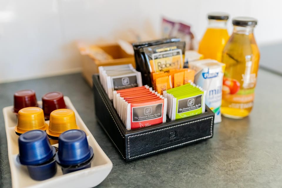 Coffee/tea facilities, Breakfast