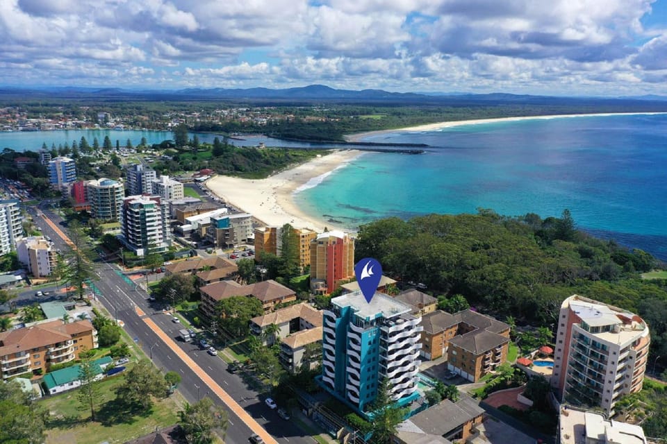 Property building, Nearby landmark, Bird's eye view, Beach, Location