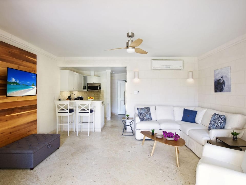 Restaurant/places to eat, TV and multimedia, Living room, Seating area, kitchen
